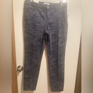 New Directions Camo skinny ankle jeans